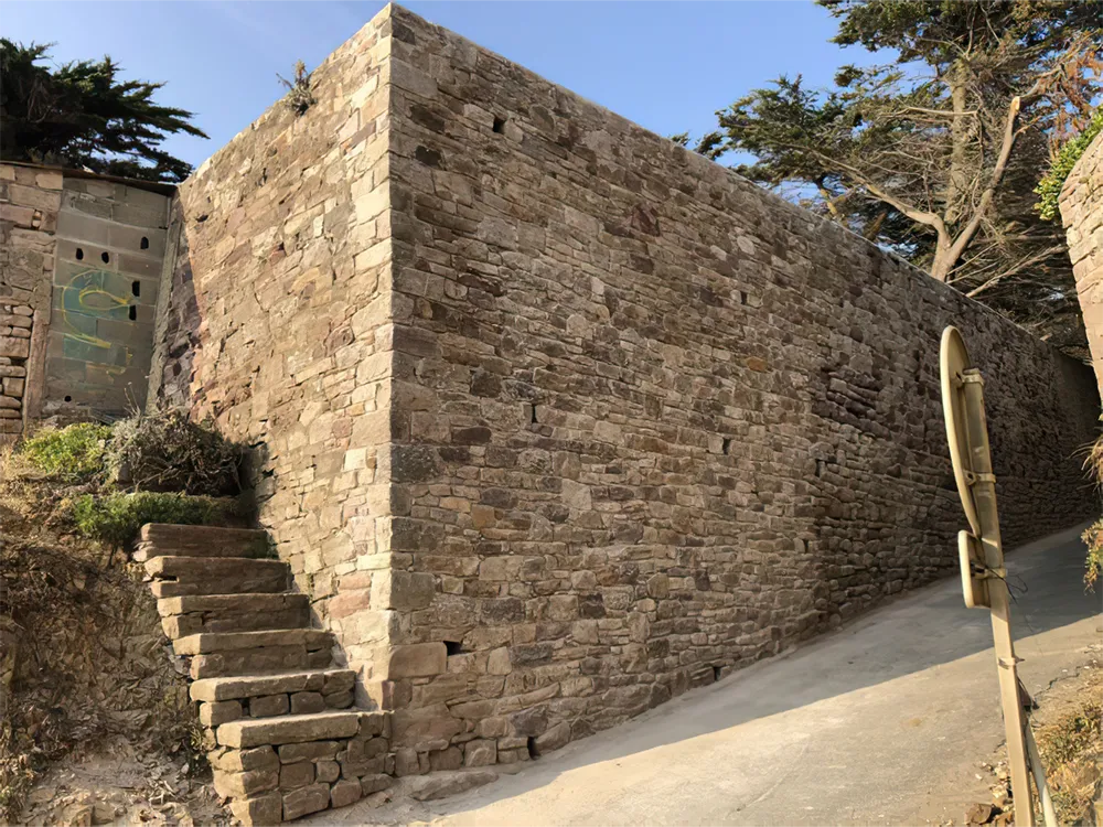 Tradipierre Renovation Batiments Anciens Et Extension En Pierres A Plurien 22 Restauration Dun Mur De Soutenement En Pierre Sur Erquy 9